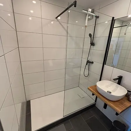 Moderne 3,5 85m2 & Balkon Apartment Duisburg